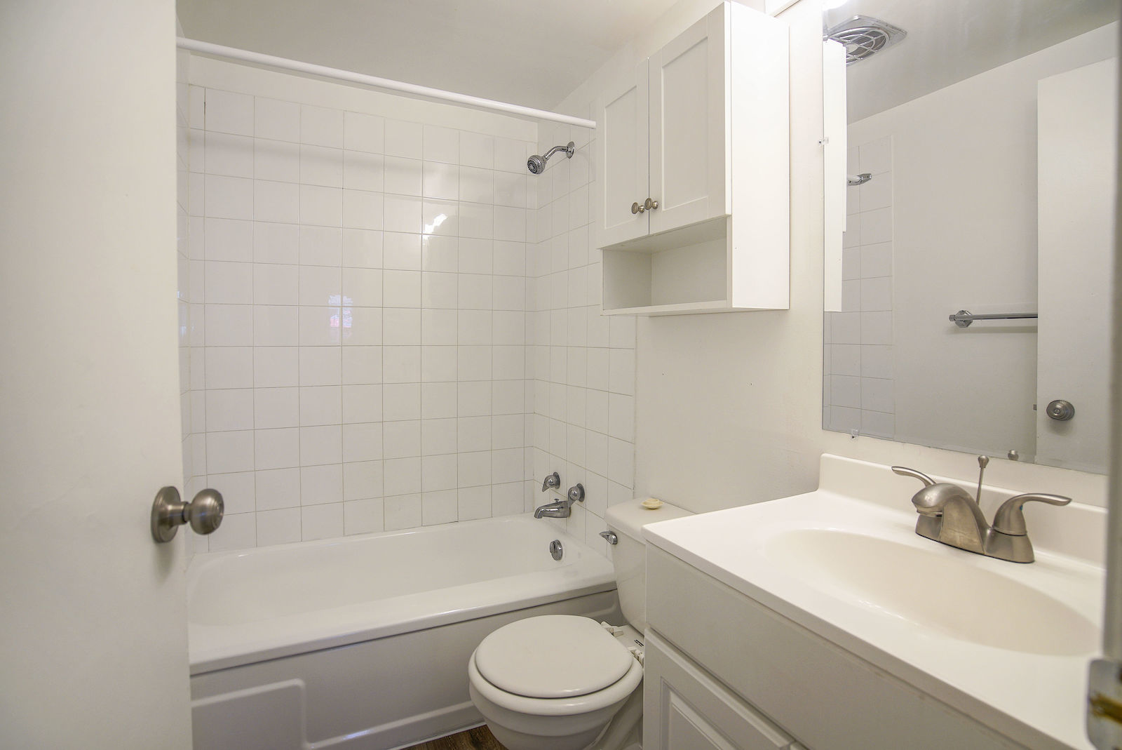 Clairmont Apartments - Photo 9