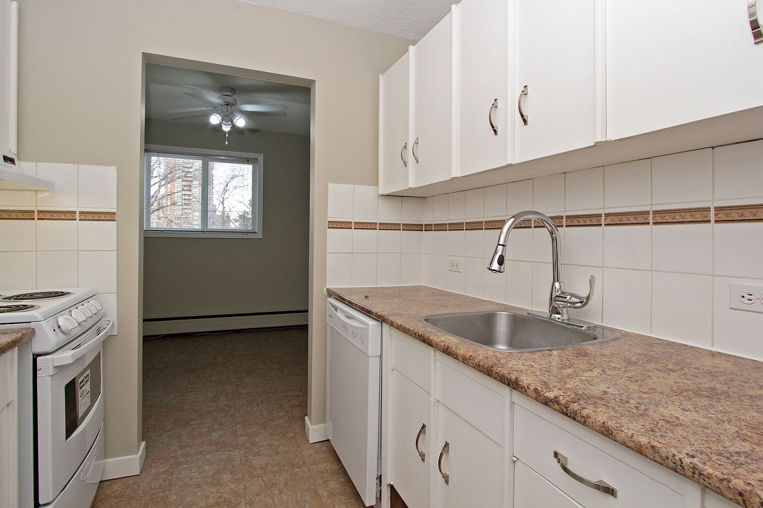Cameron Arms in Lower Mount Royal - Free Early Move In By August 1st - Photo 3