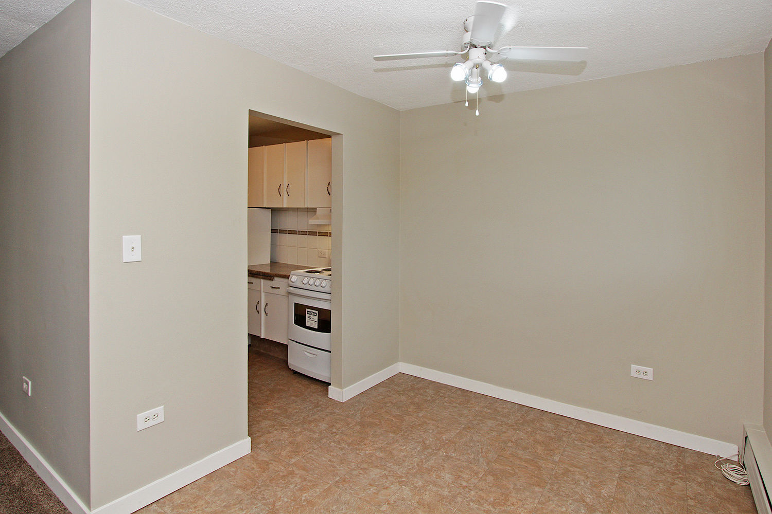 Cameron Arms in Lower Mount Royal - Free Early Move In By August 1st - Photo 4