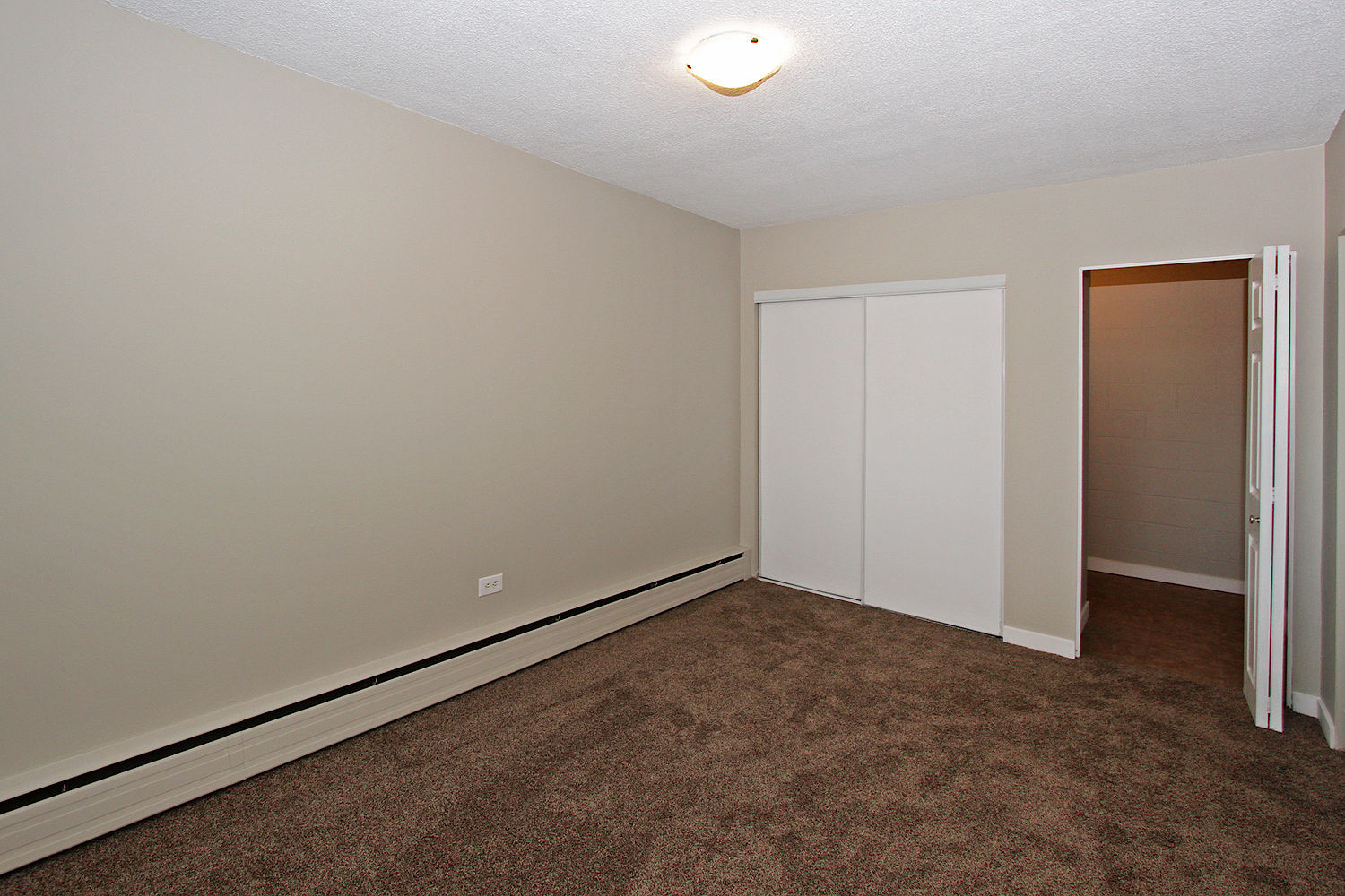 Cameron Arms in Lower Mount Royal - Free Early Move In By August 1st - Photo 7
