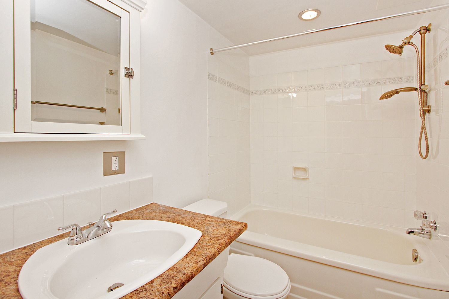 Cameron Arms in Lower Mount Royal - Free Early Move In By August 1st - Photo 8