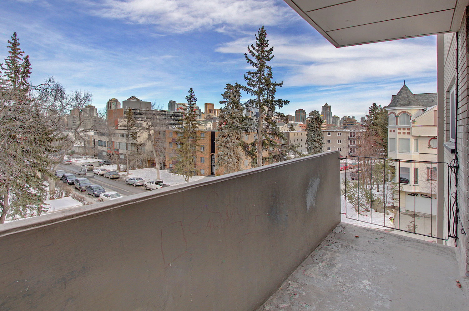 Cameron Arms in Lower Mount Royal - Free Early Move In By August 1st - Photo 16