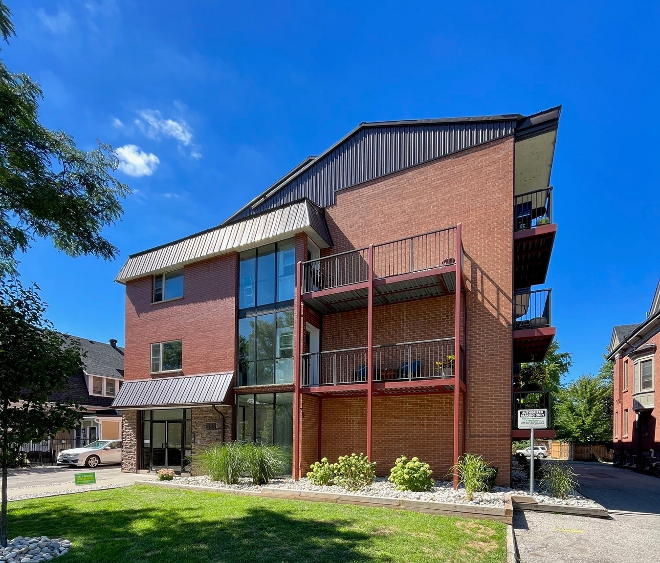 388 Dufferin Avenue Pier 4 Residential Ltd.