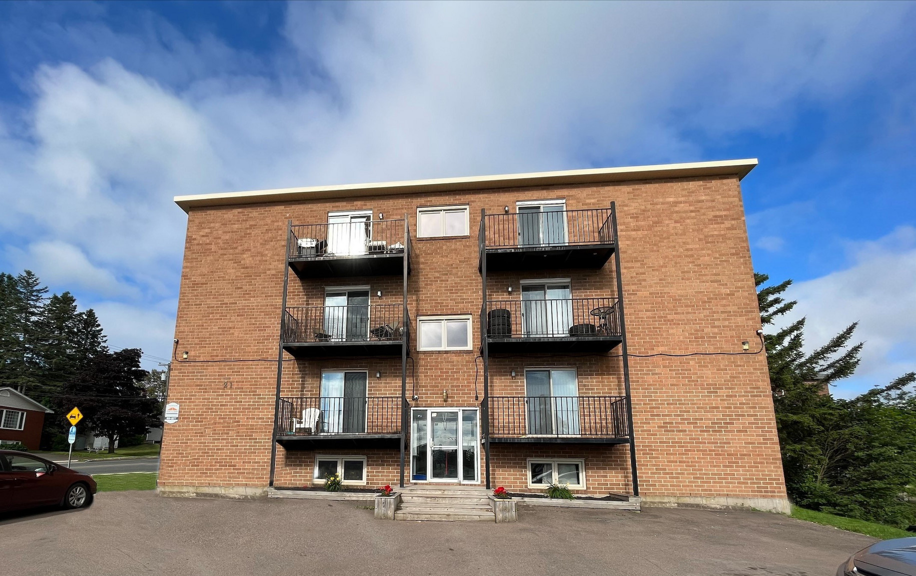 21 Connaught Avenue Pier 4 Residential Ltd.