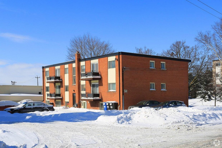 45 Walton Avenue