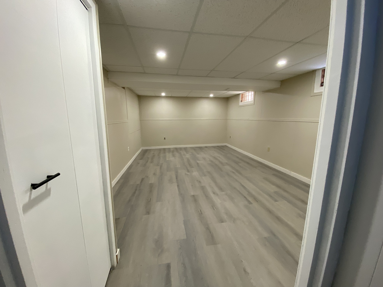 1911 William Avenue West - Photo 5