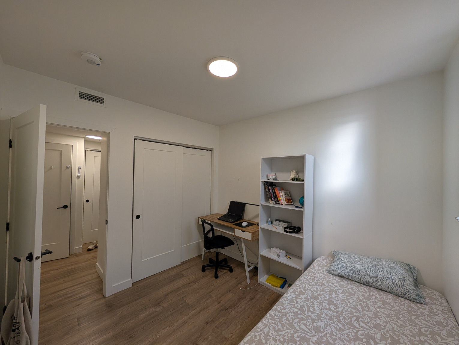 4 Champlain Avenue, Unit 002 - Photo 8