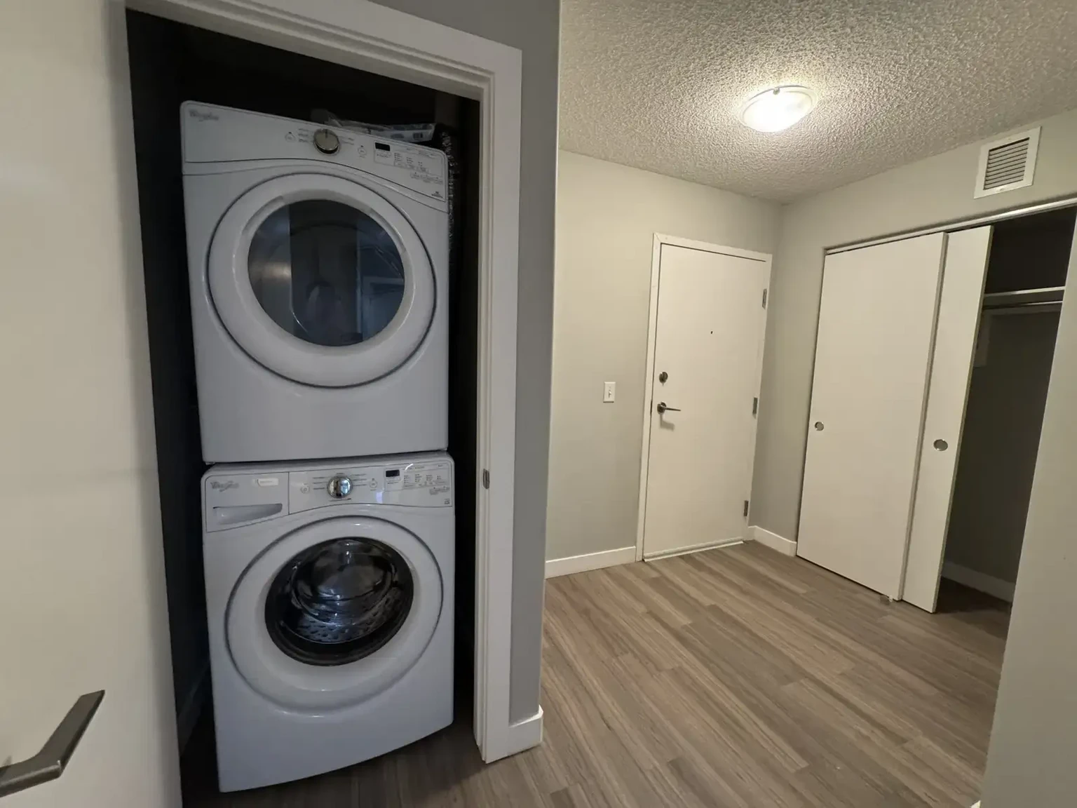 Entro Condos  - Photo 28