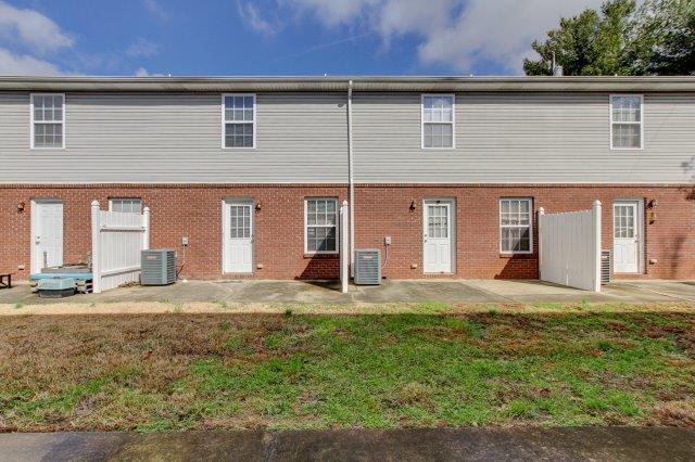 299 Raleigh Dr. #E1 (PET FRIENDLY!)