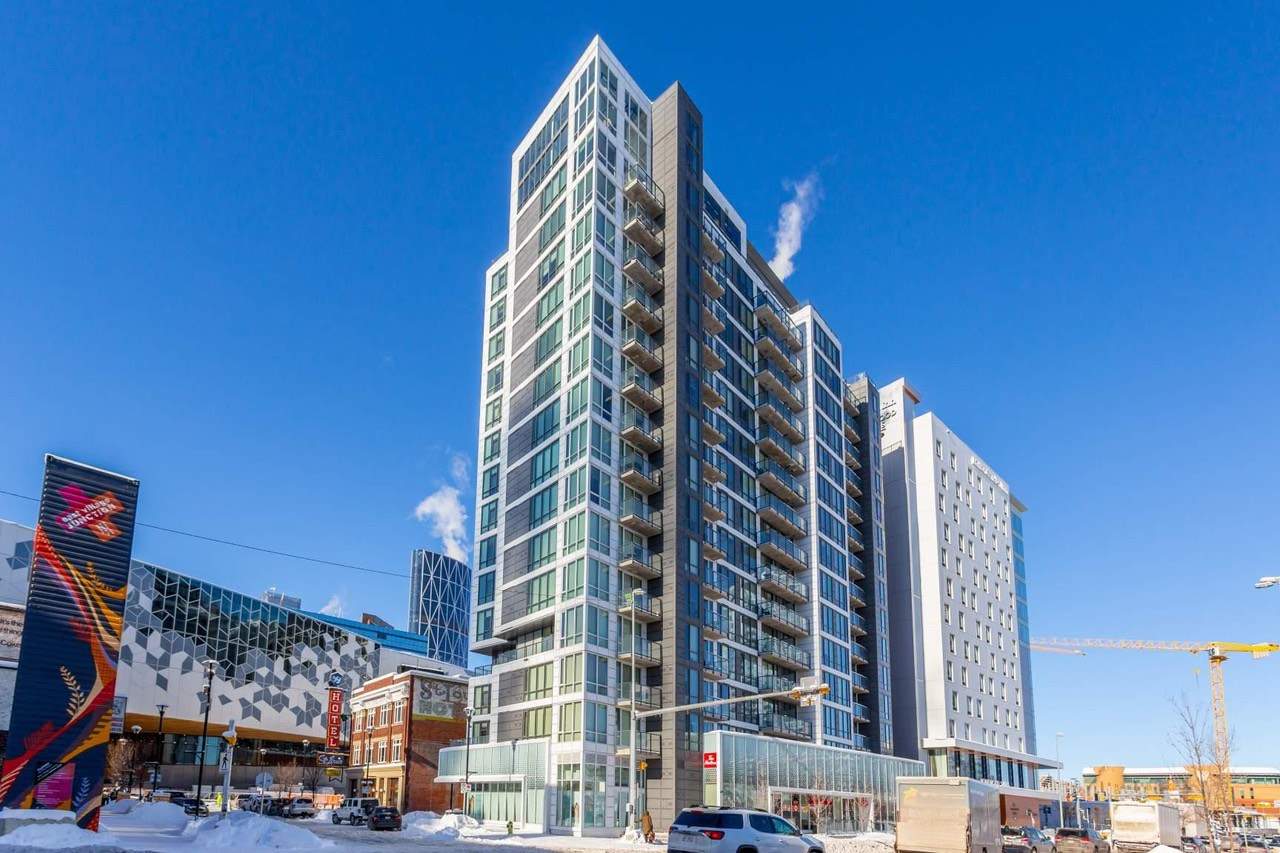 203, 450 8 Ave SE