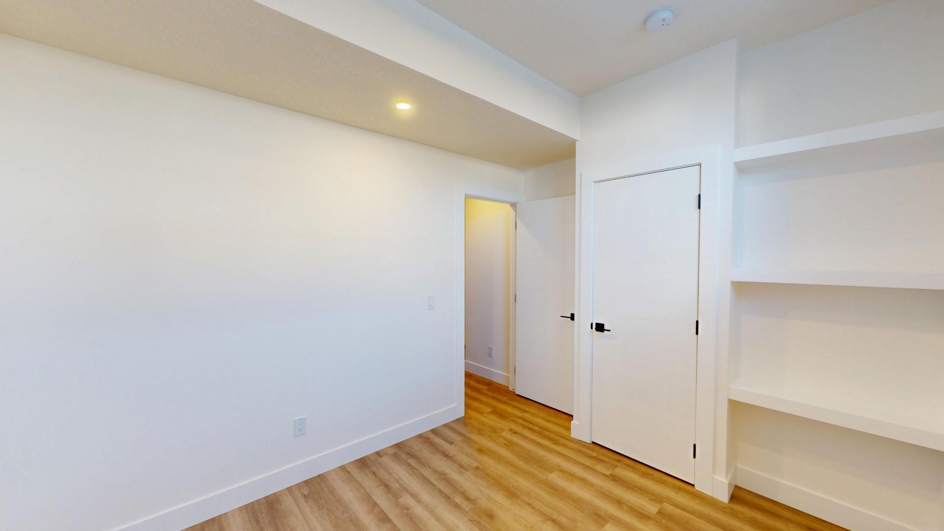 3555R 21 Avenue Southwest - Photo 2