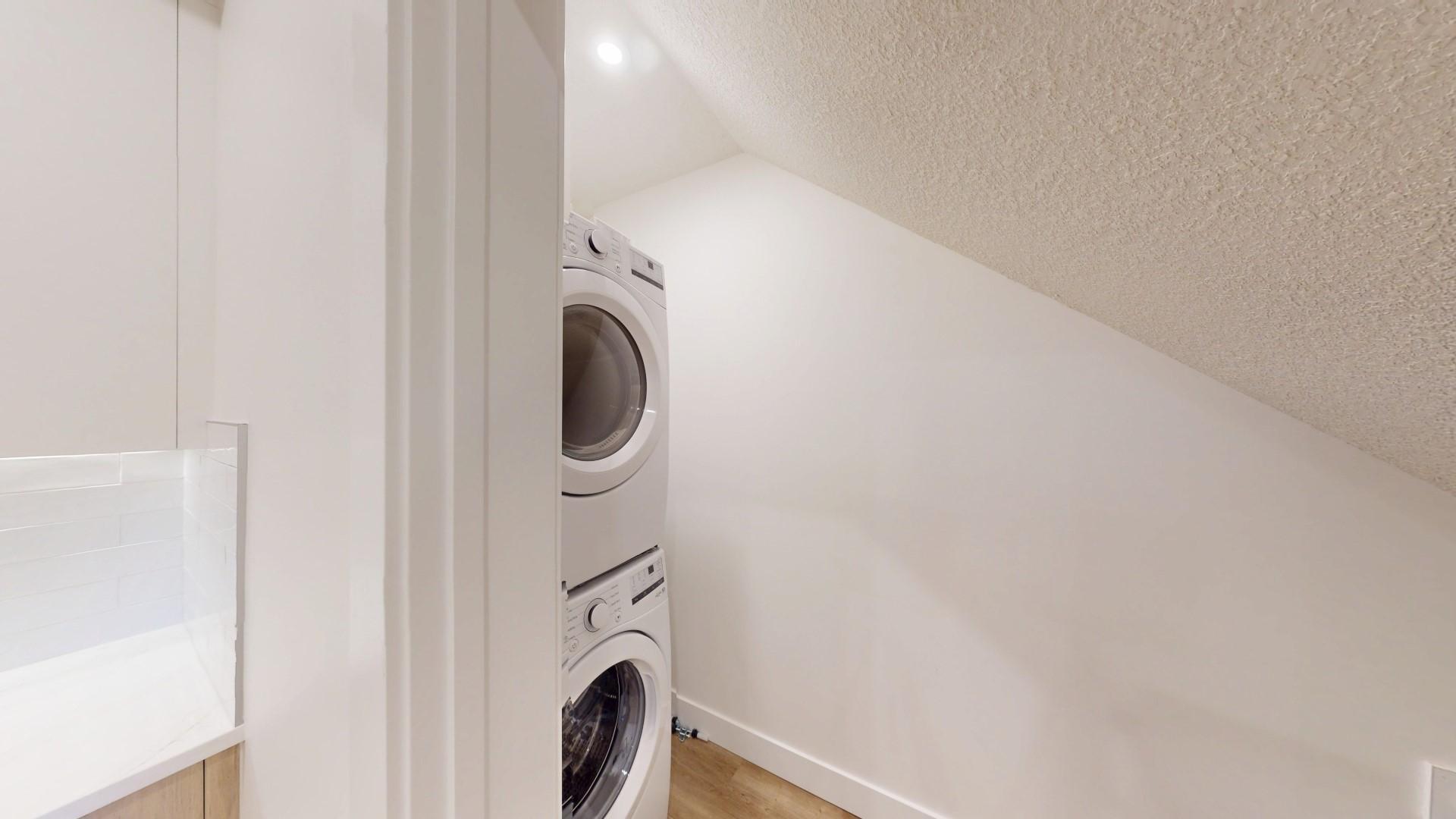 3555R 21 Avenue Southwest - Photo 9