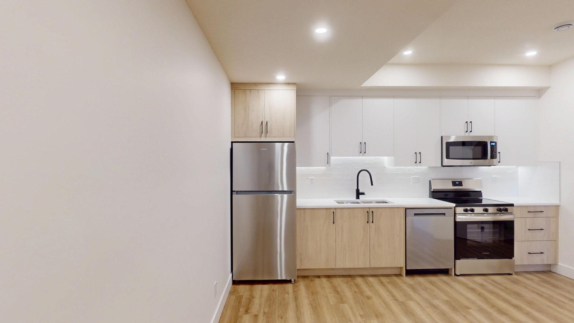 3555R 21 Avenue Southwest - Photo 10