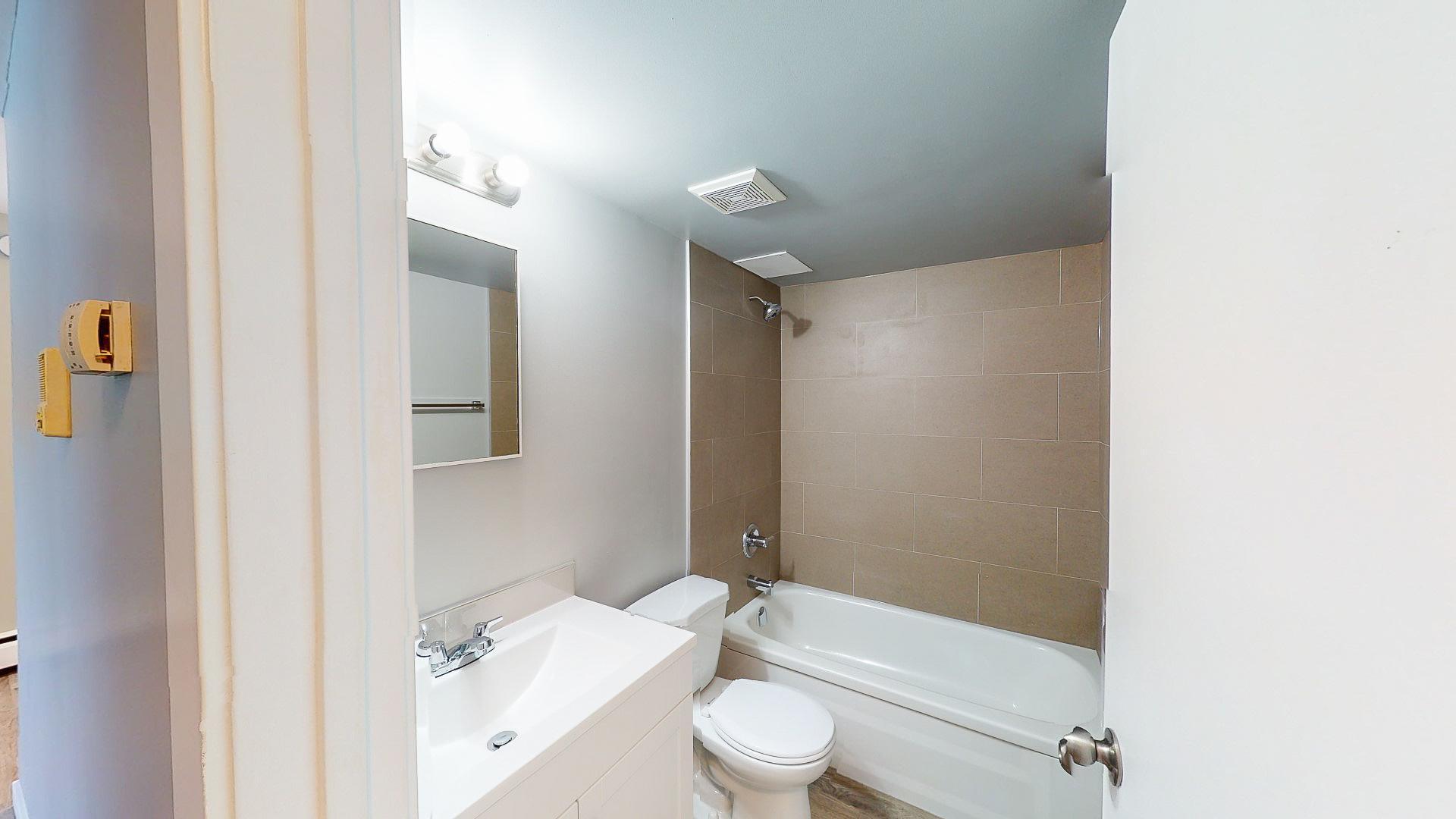 128 26 Avenue Northwest - Photo 8