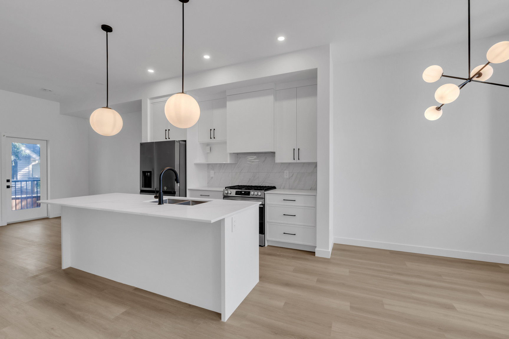 2702 25 Avenue Southwest - Photo 2