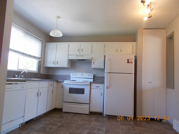 7718 94A Street - Duplex