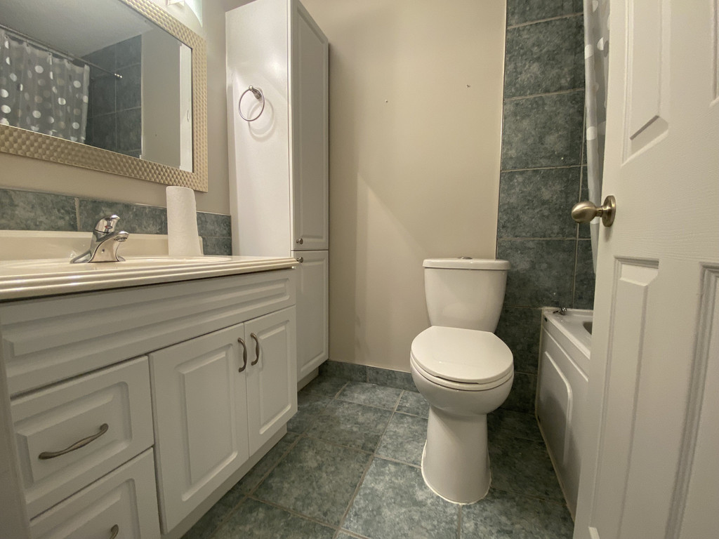 2204 7201 Poplar Drive - Single Occupant 