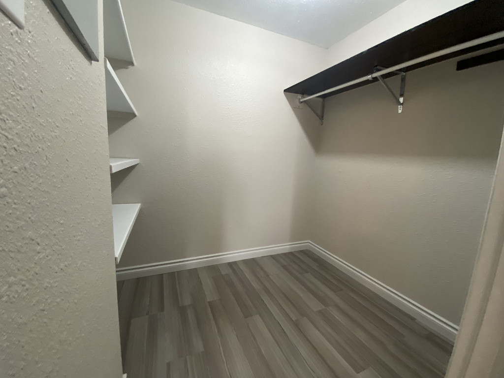 2204 7201 Poplar Drive - Single Occupant 