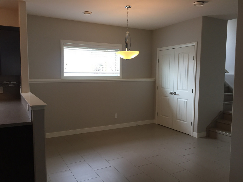 12925 Oak Road - 2 Bedroom Lower Duplex