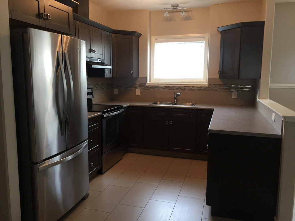 12925 Oak Road - 2 Bedroom Lower Duplex