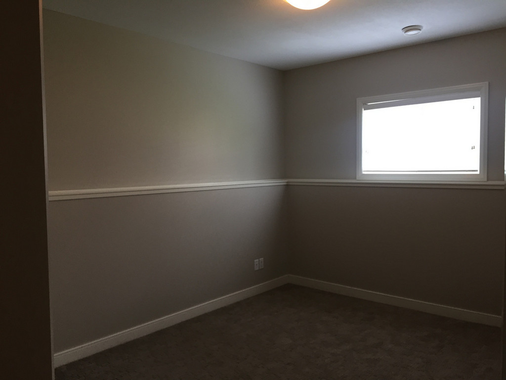 12925 Oak Road - 2 Bedroom Lower Duplex