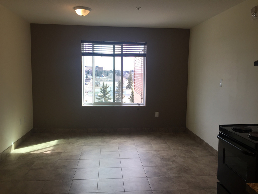 Cairn on the Boulevard - Affordable Bachelor Suites 