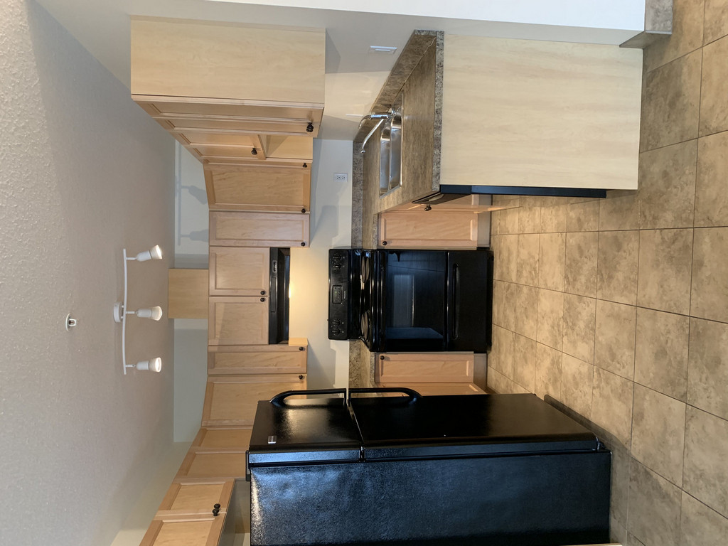 Cairn on the Boulevard - Affordable 3 Bedroom Suite 