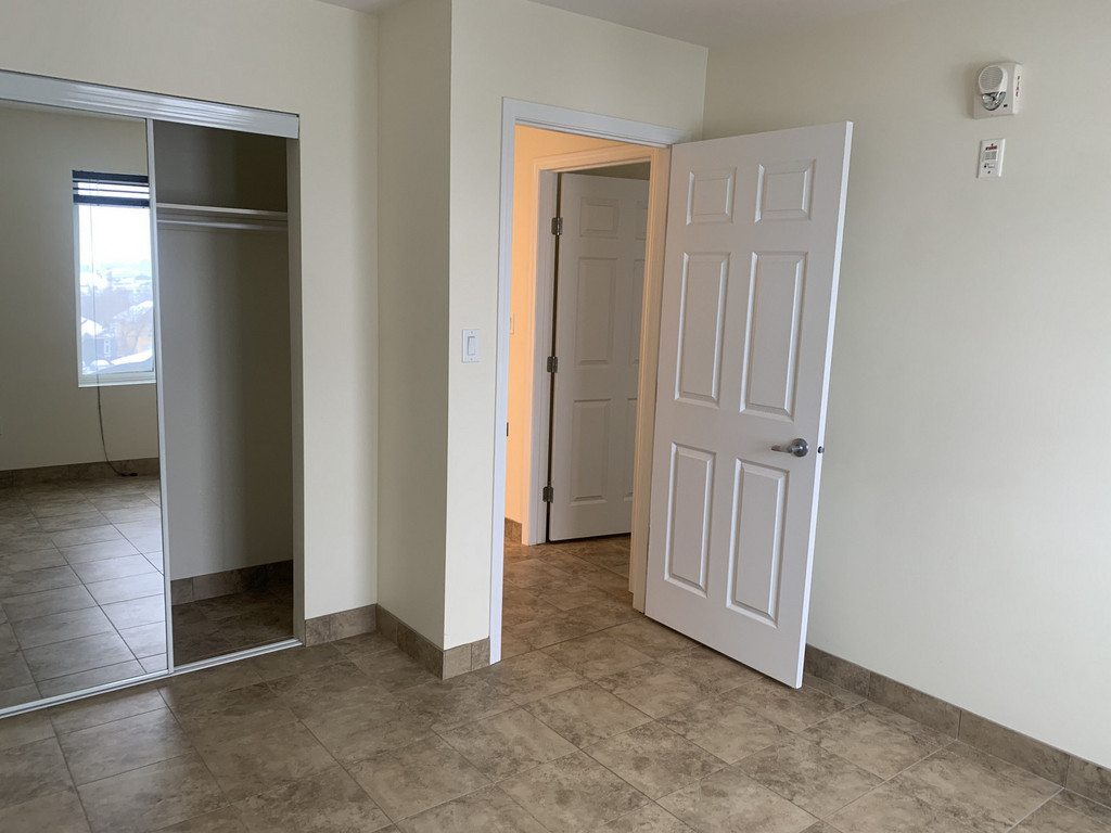 Cairn on the Boulevard - Affordable 3 Bedroom Suite 