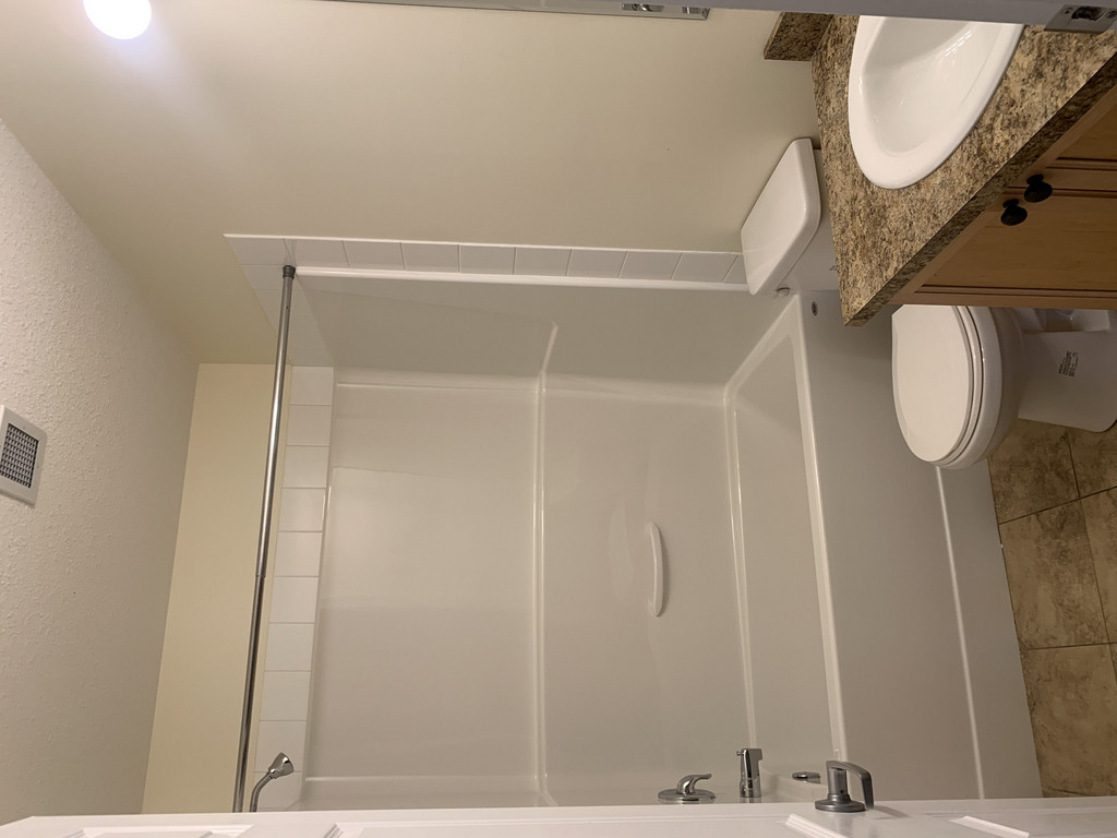 Cairn on the Boulevard - Affordable 3 Bedroom Suite 