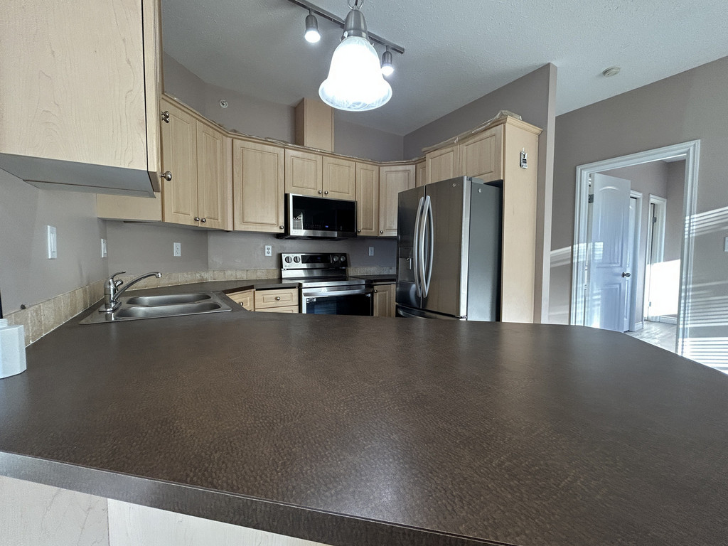 402 9225 Lakeland Drive 