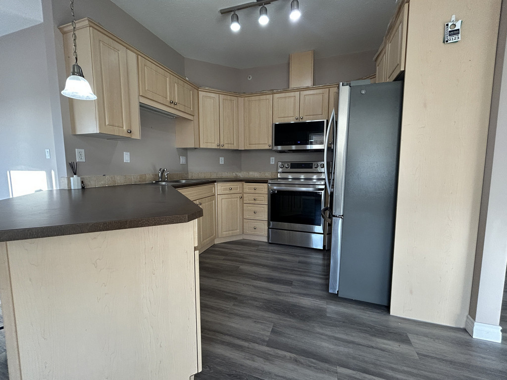 402 9225 Lakeland Drive 