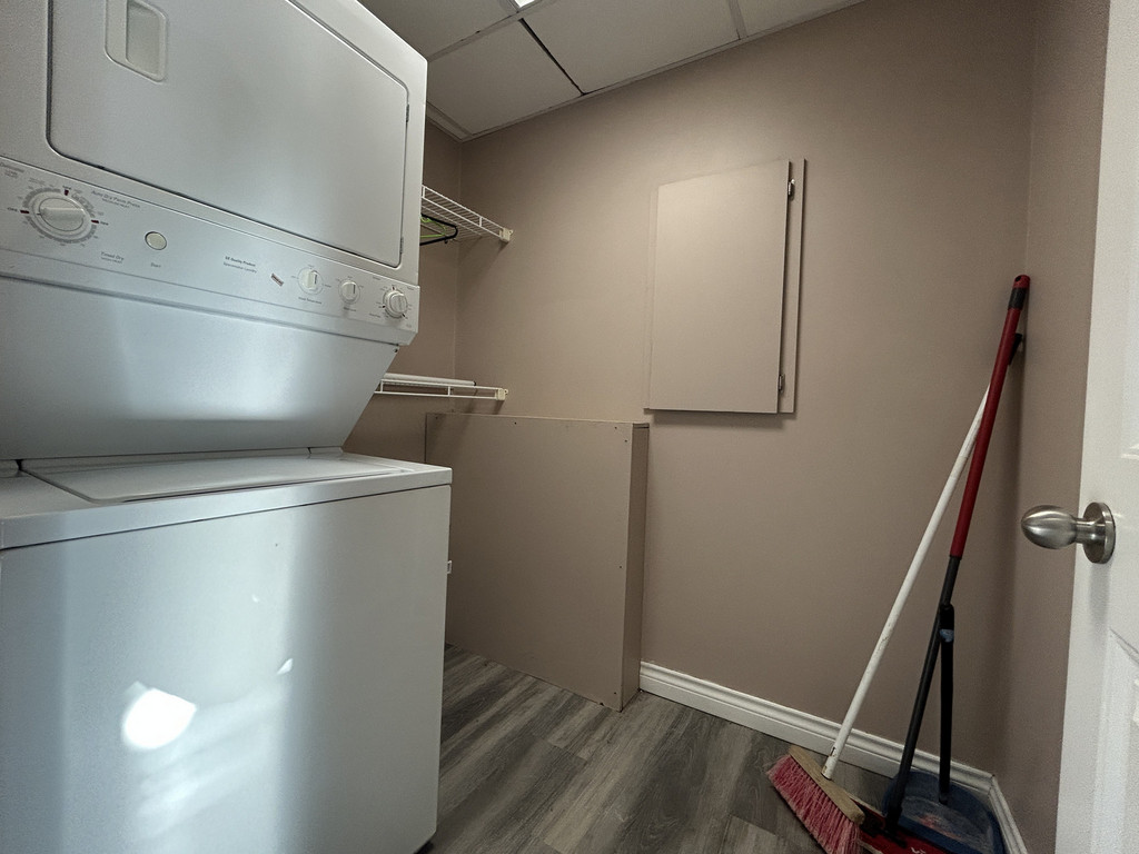 402 9225 Lakeland Drive 