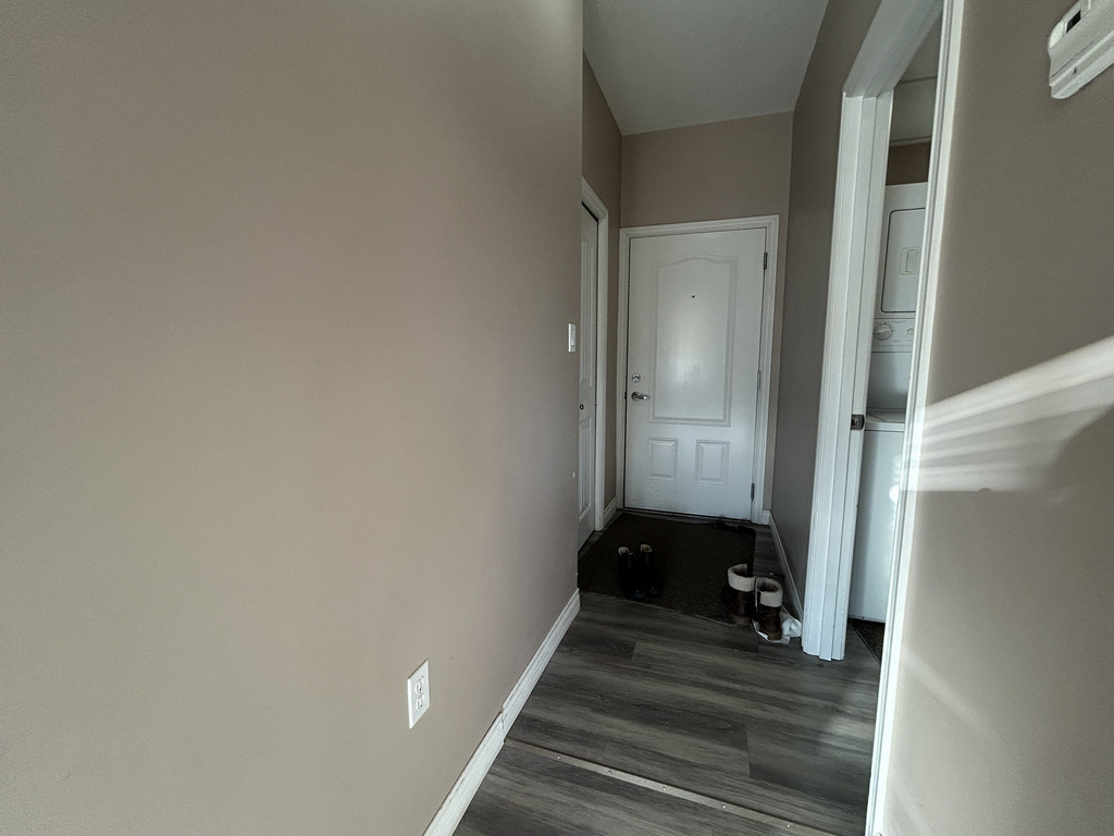 402 9225 Lakeland Drive 