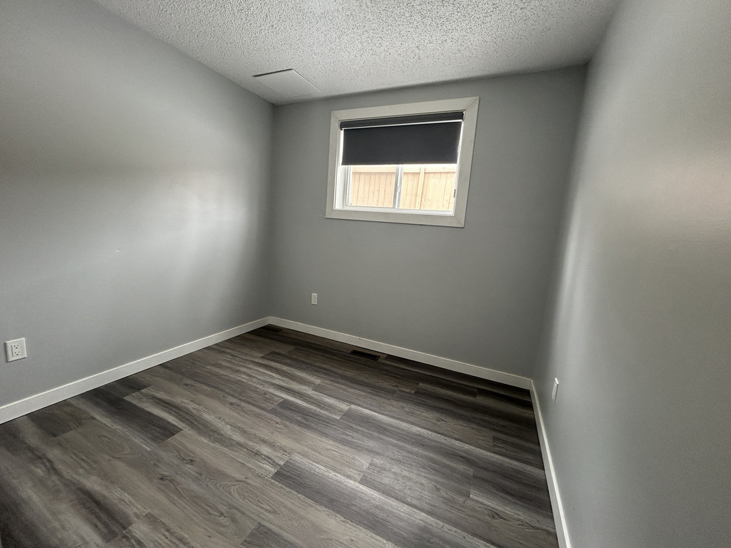 9319B 105 Avenue - Lower 3 Bedroom Duplex