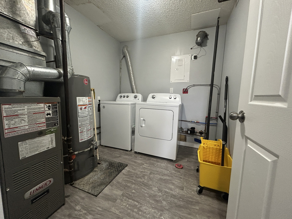 9319B 105 Avenue - Lower 3 Bedroom Duplex