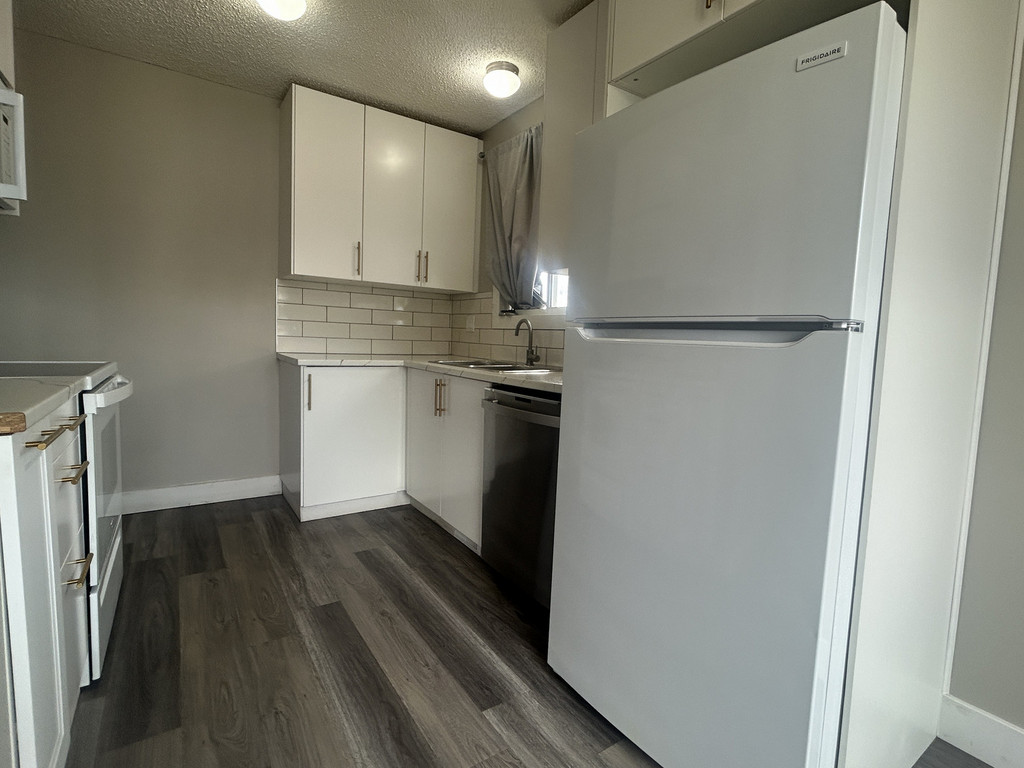 9319A 105 Avenue - Upper 3 Bedroom Duplex