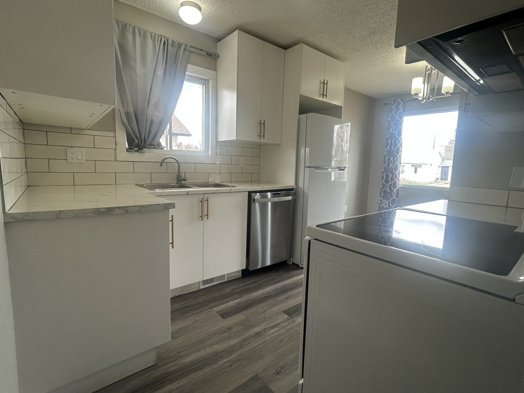 9319A 105 Avenue - Upper 3 Bedroom Duplex