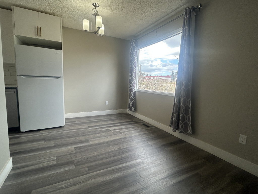9319A 105 Avenue - Upper 3 Bedroom Duplex