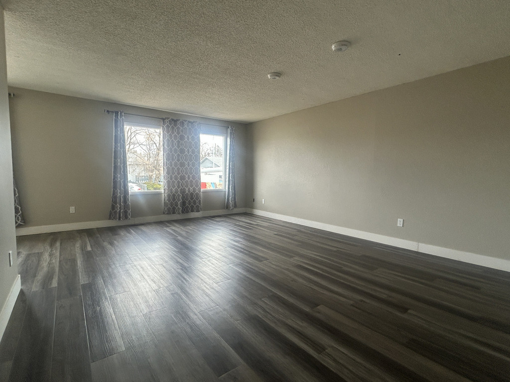 9319A 105 Avenue - Upper 3 Bedroom Duplex