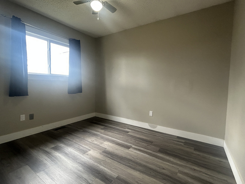 9319A 105 Avenue - Upper 3 Bedroom Duplex