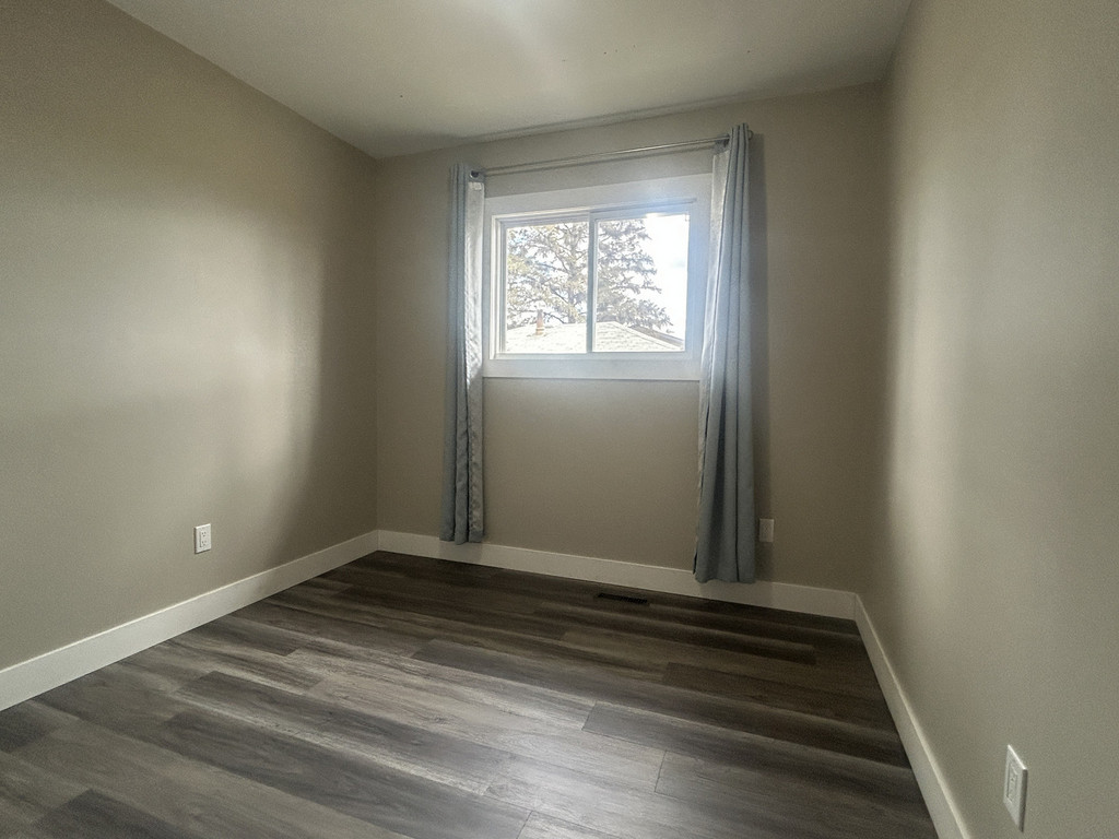 9319A 105 Avenue - Upper 3 Bedroom Duplex