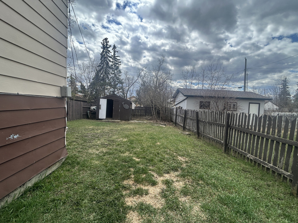 9319A 105 Avenue - Upper 3 Bedroom Duplex