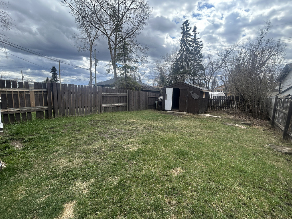9319A 105 Avenue - Upper 3 Bedroom Duplex