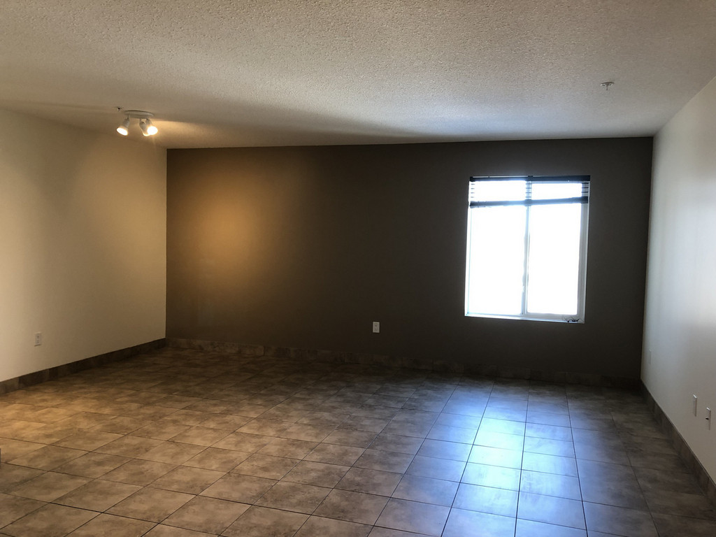Cairn on the Boulevard - Affordable 3 Bedroom Suite 