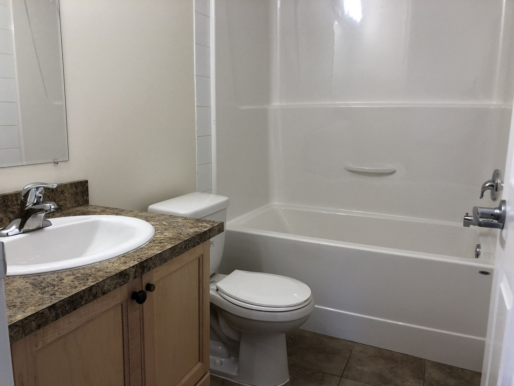Cairn on the Boulevard - Affordable 3 Bedroom Suite 