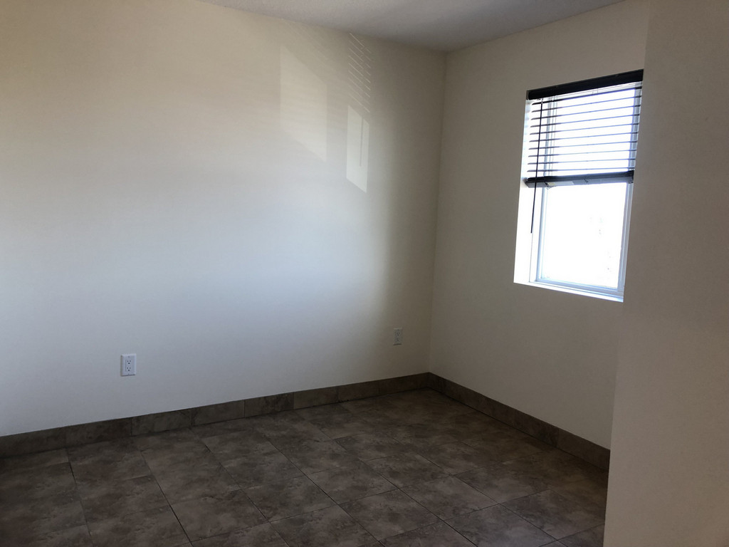 Cairn on the Boulevard - Affordable 3 Bedroom Suite 
