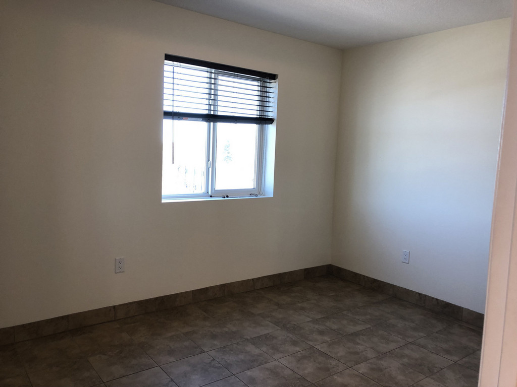 Cairn on the Boulevard - Affordable 3 Bedroom Suite 