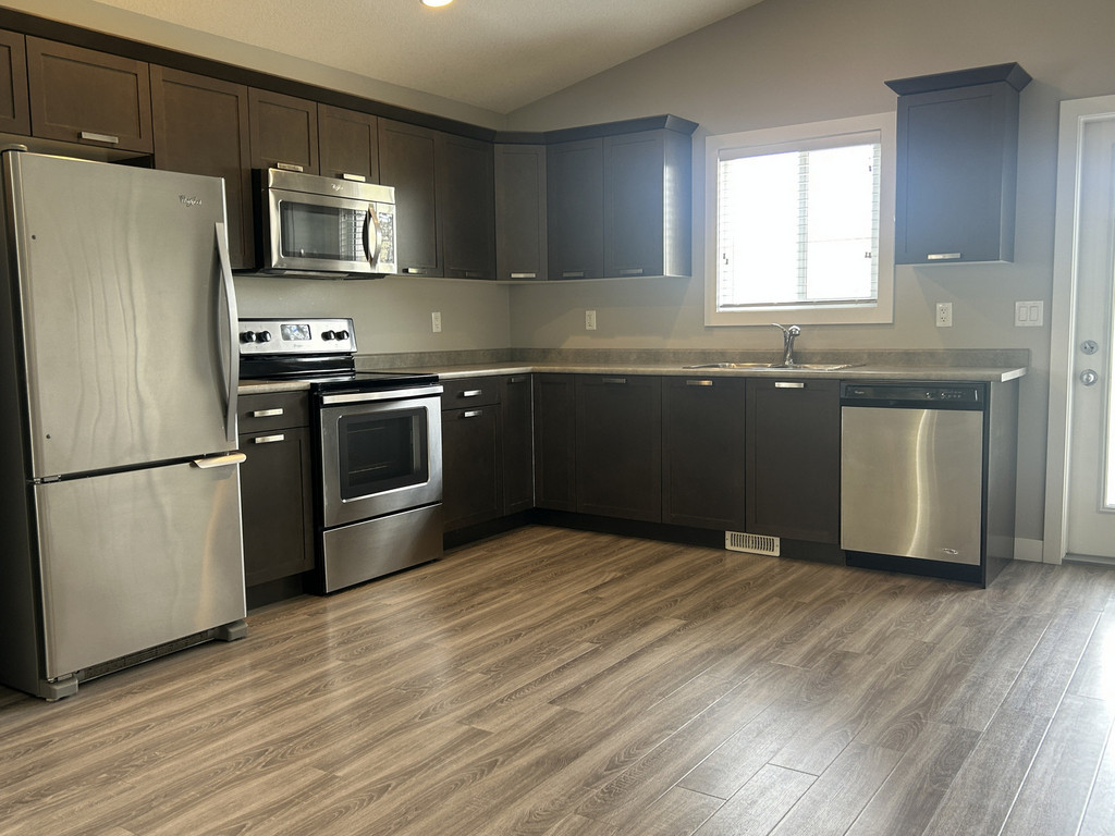 10486B 131 Avenue - Upper Duplex 