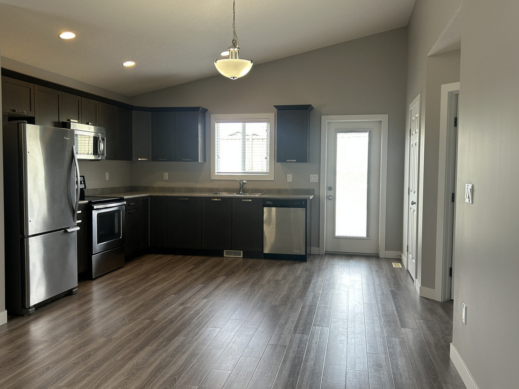 10486B 131 Avenue - Upper Duplex 