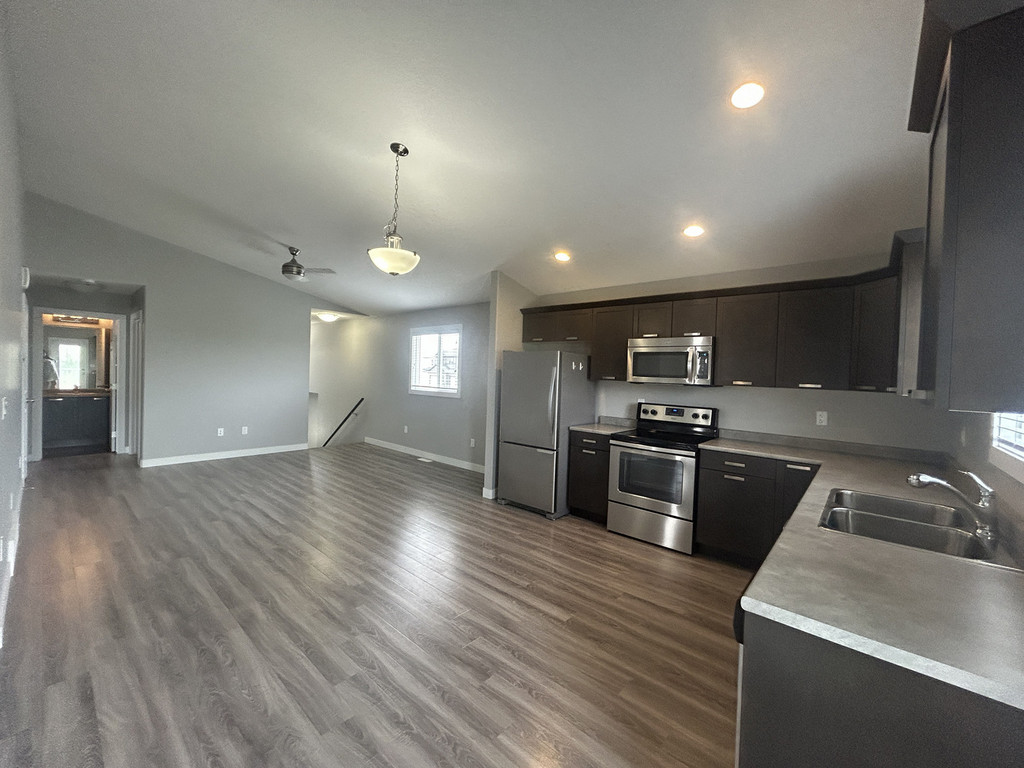 10486B 131 Avenue - Upper Duplex 